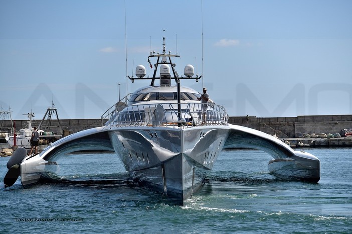 Sanremo: ad oltre un anno dalla sua ultima visita è tornato nella città dei fiori il trimarano più lungo al Mondo (Foto) Sanremo: ad oltre un anno dalla sua ultima visita è tornato nella città dei fiori il trimarano più lungo al Mondo (Foto)