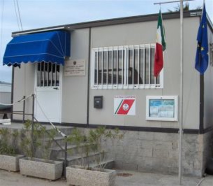 52enne in balia delle onde avvistato da un canoista e soccorso dalla Guardia Costiera