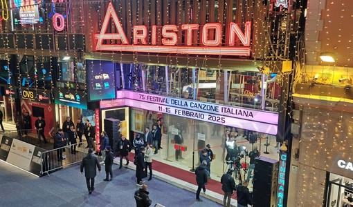 Sanremo 2026, aumentano i prezzi dei biglietti all’Ariston: rincari del 20% per assistere al Festival ma richieste sempre altissime