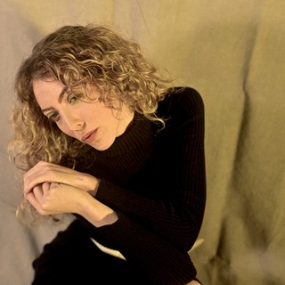 Sanremo: la cantautrice bolognese Helle presenta il suo nuovo album “La Liberazione” nella sede del Club Tenco