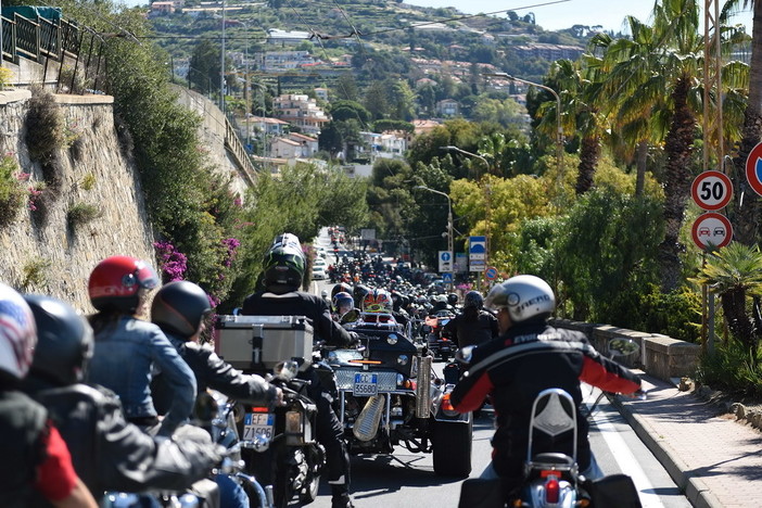 Gli 'harleisti' in un 'ride' da 100 miglia per raccogliere fondi per progetti contro la violenza sui bambini Gli 'harleisti' in un 'ride' da 100 miglia per raccogliere fondi per progetti contro la violenza sui bambini
