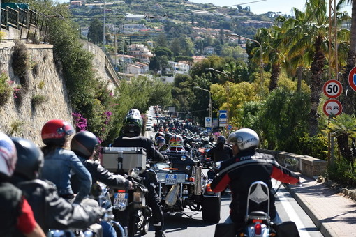 Gli 'harleisti' in un 'ride' da 100 miglia per raccogliere fondi per progetti contro la violenza sui bambini Gli 'harleisti' in un 'ride' da 100 miglia per raccogliere fondi per progetti contro la violenza sui bambini