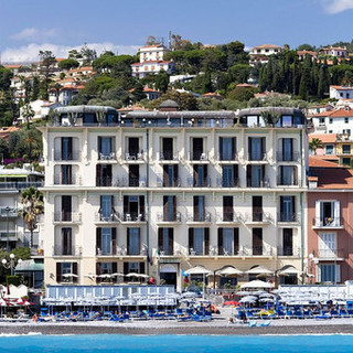Cercasi Receptionist plurilingue per prestigioso hotel a Bordighera Cercasi Receptionist plurilingue per prestigioso hotel a Bordighera