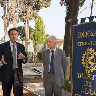 Con un service del Rotary Club Sanremo, restaurata tomba del celebre medico inglese Arthur Hill Hassal Con un service del Rotary Club Sanremo, restaurata tomba del celebre medico inglese Arthur Hill Hassal