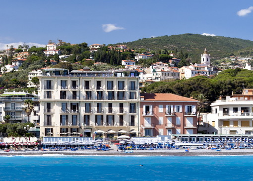 Bordighera: opportunità di lavoro all'hotel Parigi, la struttura cerca un receptionist