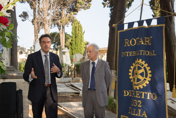 Con un service del Rotary Club Sanremo, restaurata tomba del celebre medico inglese Arthur Hill Hassal Con un service del Rotary Club Sanremo, restaurata tomba del celebre medico inglese Arthur Hill Hassal