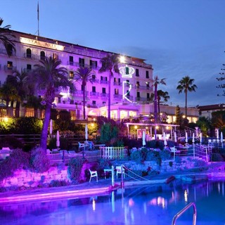 Folies Royal 2026, al Royal Hotel Sanremo un'estate tra spettacoli, piscina serale, alta cucina e intrattenimento per tutta la famiglia