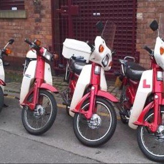 Dall'Inghilterra a Montecarlo in sella a 4 scooter Honda C90