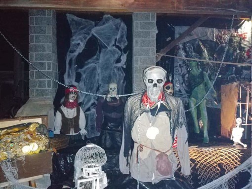 Pompeiana: notevole successo per la festa di Halloween organizzata da Sgarzeline & Pelandrui (foto) Pompeiana: notevole successo per la festa di Halloween organizzata da Sgarzeline & Pelandrui (foto)