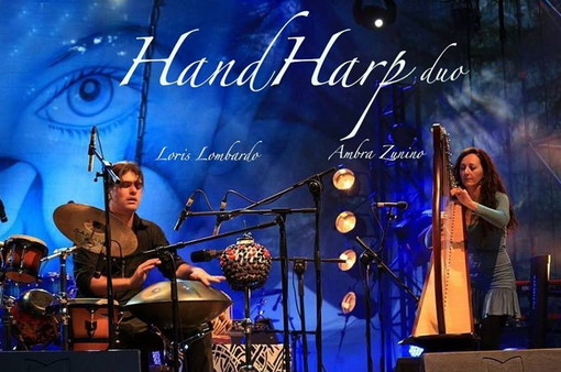 Montalto: domani sera alla 'Confraria' concerto del duo 'HandHap' con Ambra Zunino e Loris Lombardo