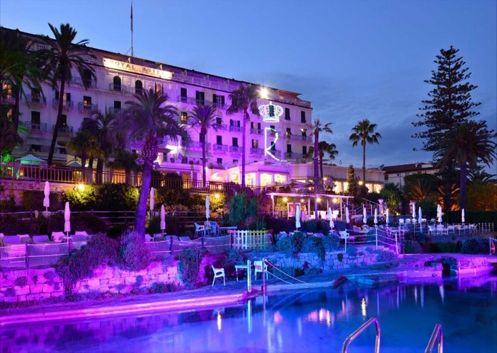 Folies Royal 2026, al Royal Hotel Sanremo un'estate tra spettacoli, piscina serale, alta cucina e intrattenimento per tutta la famiglia Folies Royal 2026, al Royal Hotel Sanremo un'estate tra spettacoli, piscina serale, alta cucina e intrattenimento per tutta la famiglia