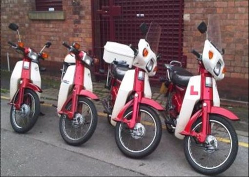 Dall'Inghilterra a Montecarlo in sella a 4 scooter Honda C90