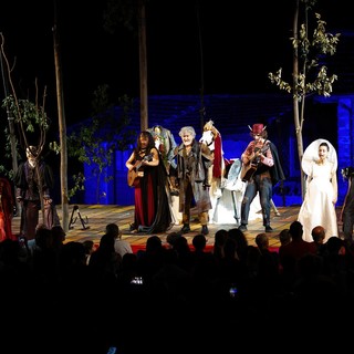 spettacolo teatrale 'Oniricon - Sogni che camminano nel borgo’ ad Apricale spettacolo teatrale 'Oniricon - Sogni che camminano nel borgo’ ad Apricale