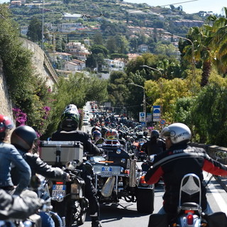 Gli 'harleisti' in un 'ride' da 100 miglia per raccogliere fondi per progetti contro la violenza sui bambini Gli 'harleisti' in un 'ride' da 100 miglia per raccogliere fondi per progetti contro la violenza sui bambini