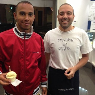 Lewis Hamilton goloso di gelato: capatina all’”Universo” di Bordighera per il campione di Formula 1
