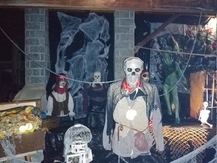 Pompeiana: notevole successo per la festa di Halloween organizzata da Sgarzeline & Pelandrui (foto) Pompeiana: notevole successo per la festa di Halloween organizzata da Sgarzeline & Pelandrui (foto)