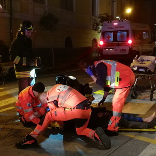 Imperia: investimento pedonale in piazza Marconi, due feriti trasportati in ospedale (Foto)