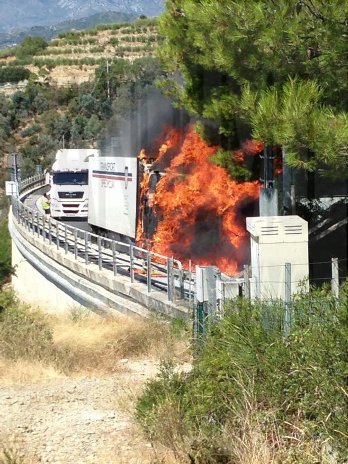 Il rogo della cabina del camion