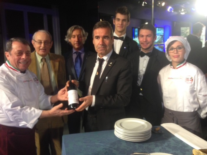 I giovani chef e maitre dei migliori istituti alberghieri a 'Itinerari di Liguria' per presentare il progetto Expo-scuola 2015 I giovani chef e maitre dei migliori istituti alberghieri a 'Itinerari di Liguria' per presentare il progetto Expo-scuola 2015
