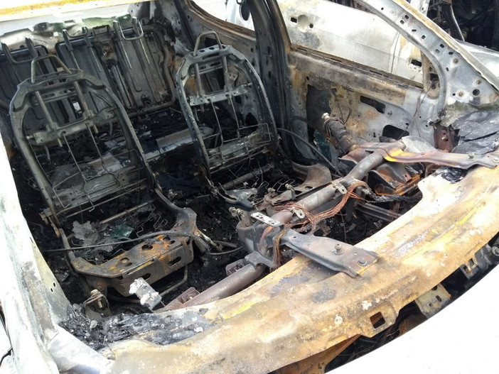 San Bartolomeo al Mare: auto distrutta dalle fiamme ieri in via Richetti, intervento dei Vigili del Fuoco San Bartolomeo al Mare: auto distrutta dalle fiamme ieri in via Richetti, intervento dei Vigili del Fuoco