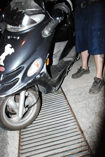 Sanremo: donna si rompe un braccio cadendo dalla moto in strada San Pietro