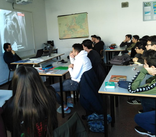 Ventimiglia: terminano domani le lezioni sulla migrazione agli alunni del Liceo 'A. Aprosio' Ventimiglia: terminano domani le lezioni sulla migrazione agli alunni del Liceo 'A. Aprosio'