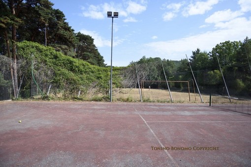 Bajardo: impianti sportivi in pessime condizioni, situazione di degrado dove servirebbe manutenzione (Foto)