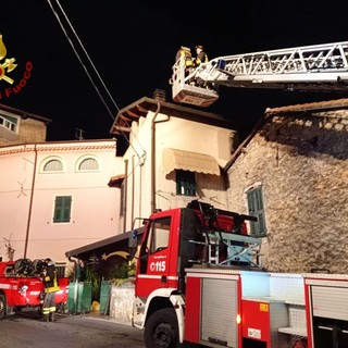Bordighera: incendio ad una canna fumaria a Borghetto San Nicolò, intervento dei Vigili del Fuoco (Foto) Bordighera: incendio ad una canna fumaria a Borghetto San Nicolò, intervento dei Vigili del Fuoco (Foto)