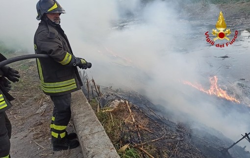Taggia, Incendio in regione San Martino, distrutta una baracca