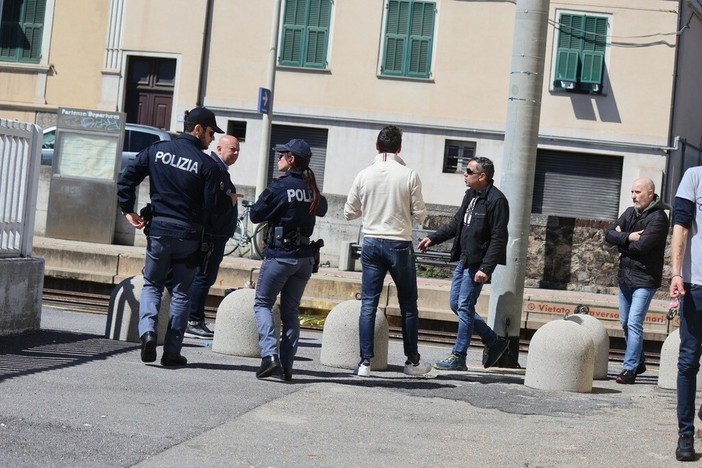Ceriale, investimento mortale sui binari della ferrovia: morta una donna, traffico dei treni sospeso sulla Savona-Ventimiglia Ceriale, investimento mortale sui binari della ferrovia: morta una donna, traffico dei treni sospeso sulla Savona-Ventimiglia