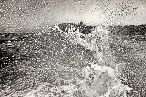 "L'onda", fotografia di Settimio Benedusi