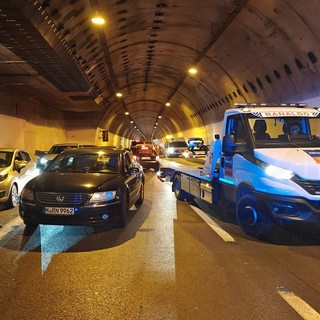 Progetti e lavori dell'Aurelia Bis... dove siete? Ieri Sanremo ed Arma di Taggia totalmente in tilt per l'incidente in galleria Progetti e lavori dell'Aurelia Bis... dove siete? Ieri Sanremo ed Arma di Taggia totalmente in tilt per l'incidente in galleria