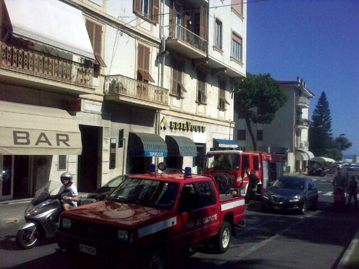 Sanremo: piccolo incendio in un ufficio, nessun ferito ma intervento dei VVF
