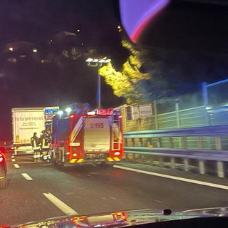 Imperia: scontro tra un'auto e un Tir sull'autostrada, due lievi feriti e traffico rallentato