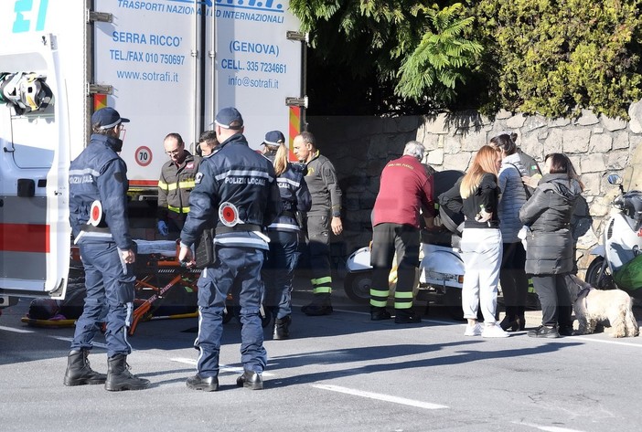 Sanremo: tampona un camion e finisce sotto il mezzo, 60enne se la cava con alcune ferite e contusioni (Foto) Sanremo: tampona un camion e finisce sotto il mezzo, 60enne se la cava con alcune ferite e contusioni (Foto)