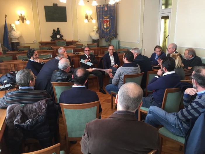 Maltempo sul Ponente: i sindaci dell'imperiese presenteranno giovedì un documento comune al Presidente Toti (Foto e Video) Maltempo sul Ponente: i sindaci dell'imperiese presenteranno giovedì un documento comune al Presidente Toti (Foto e Video)