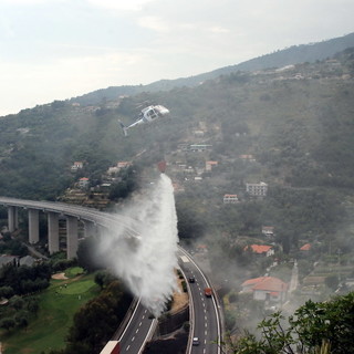 Due vasti incendi di bosco nell'imperiese, a Pontedassio e Vessalico: mobilitazione di soccorsi