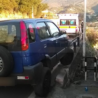 Sanremo: incidente questa mattina in strada Sen. Marsaglia, auto si schianta contro il guard-rail (Foto) Sanremo: incidente questa mattina in strada Sen. Marsaglia, auto si schianta contro il guard-rail (Foto)