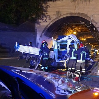 Ventimiglia: un morto e due feriti nel grave incidente avvenuto sulla A10 tra il confine e la barriera (Foto)