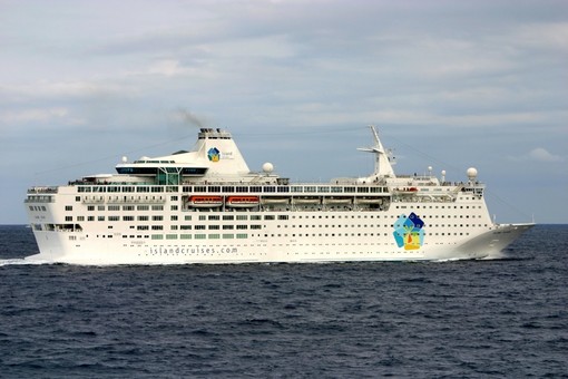 Sanremo: salta lo 'sbarco' dei crocieristi della 'Island Escape', il comandante tiene i passeggeri a bordo Sanremo: salta lo 'sbarco' dei crocieristi della 'Island Escape', il comandante tiene i passeggeri a bordo