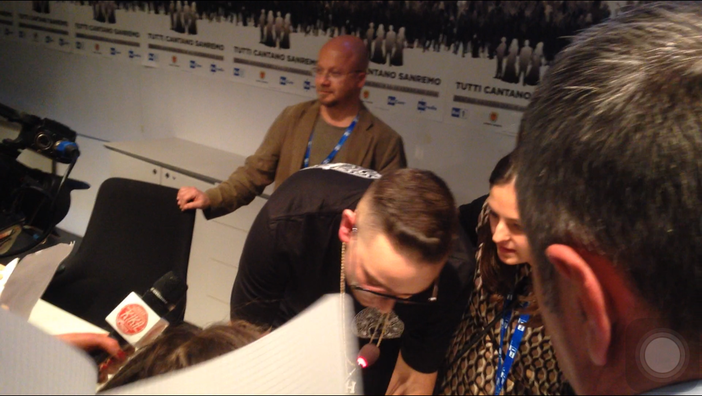 #Sanremo2016 Rocco Hunt ricorda "zio Pino Daniele": sono sicuro che anche zio Pino (Daniele), da lassù abbia ballato sul groove #Sanremo2016 Rocco Hunt ricorda "zio Pino Daniele": sono sicuro che anche zio Pino (Daniele), da lassù abbia ballato sul groove