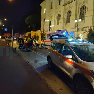 Imperia: donna investita di fronte alle poste in viale Matteotti, trasportata in ospedale (Foto) Imperia: donna investita di fronte alle poste in viale Matteotti, trasportata in ospedale (Foto)