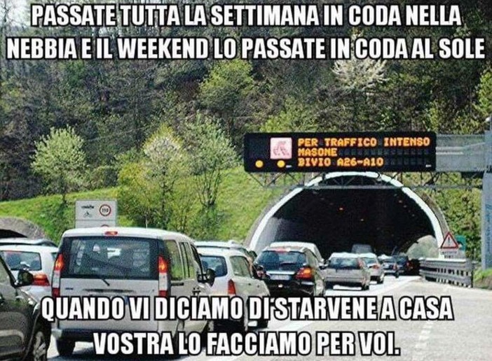 Uno dei "meme" che gira su Facebook