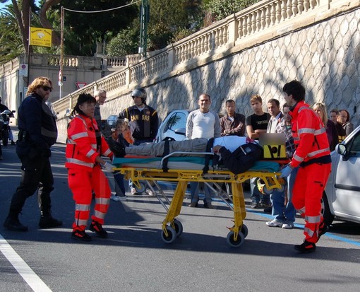 Sanremo: incidente stradale in corso Imperatrice, donna di 50 anni lievemente ferita