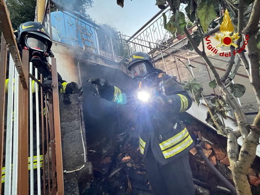 Sanremo: fuga di gas e incendio a una bombola in zona San Lorenzo, 91enne intossicato (Foto) Sanremo: fuga di gas e incendio a una bombola in zona San Lorenzo, 91enne intossicato (Foto)