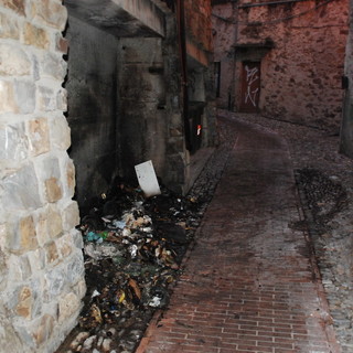 Sanremo: incendio ad un cassonetto dell'immondizia a Poggio, intervento dei VVF