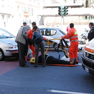 Sanremo: donna investita sulle strisce pedonali in via Roma di fronte alle poste