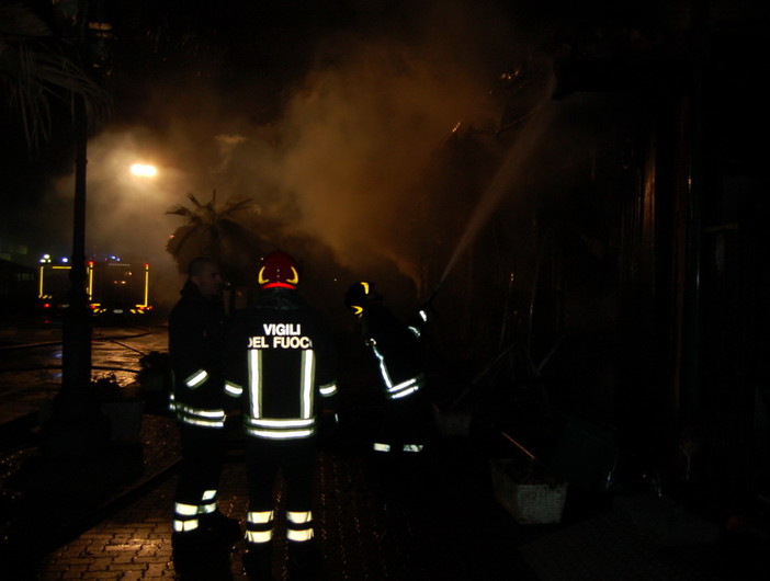 Incendio di sterpaglie questa notte tra Col di Nava e Monesi, spento verso l'1.30