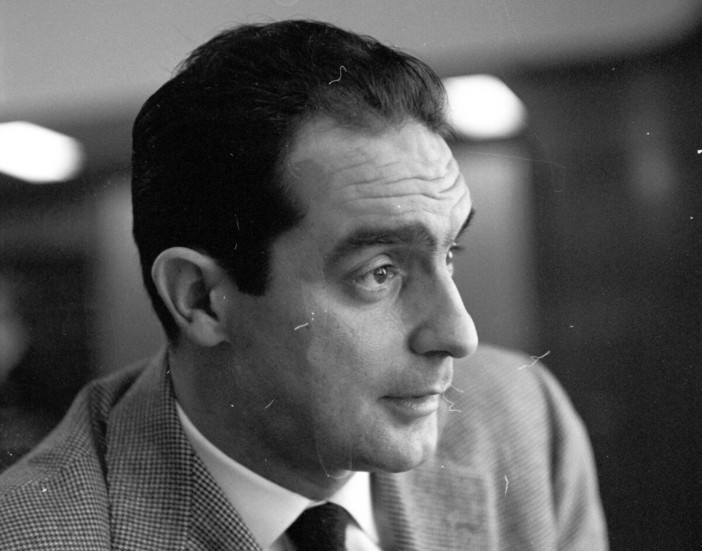 Italo Calvino, Foto: Johan Brun - Oslo Museum/Digitalt Museum, CC BY-SA 4.0, Fonte: https://commons.wikimedia.org