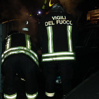 Ventimiglia: principio d'incendio al furgone di un serramentista in corso Francia, si tratta di un attentato Ventimiglia: principio d'incendio al furgone di un serramentista in corso Francia, si tratta di un attentato